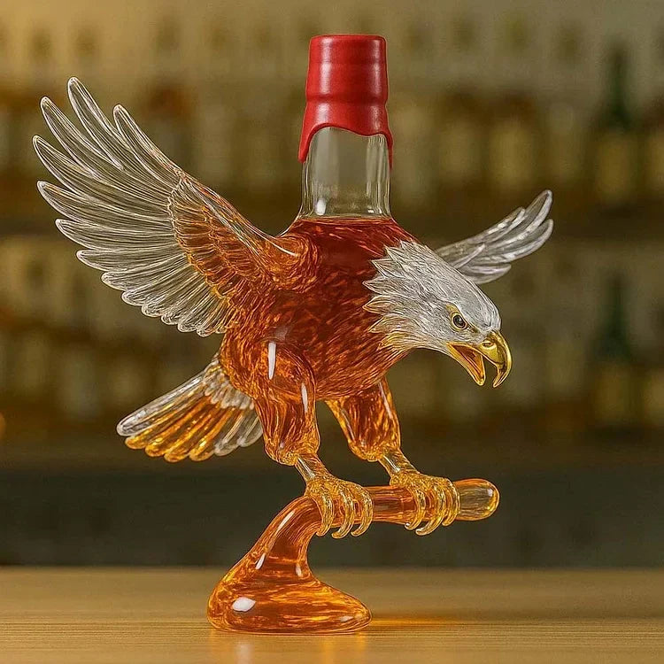 Vīna pudele ērgļa dizainā ar baltu galvu