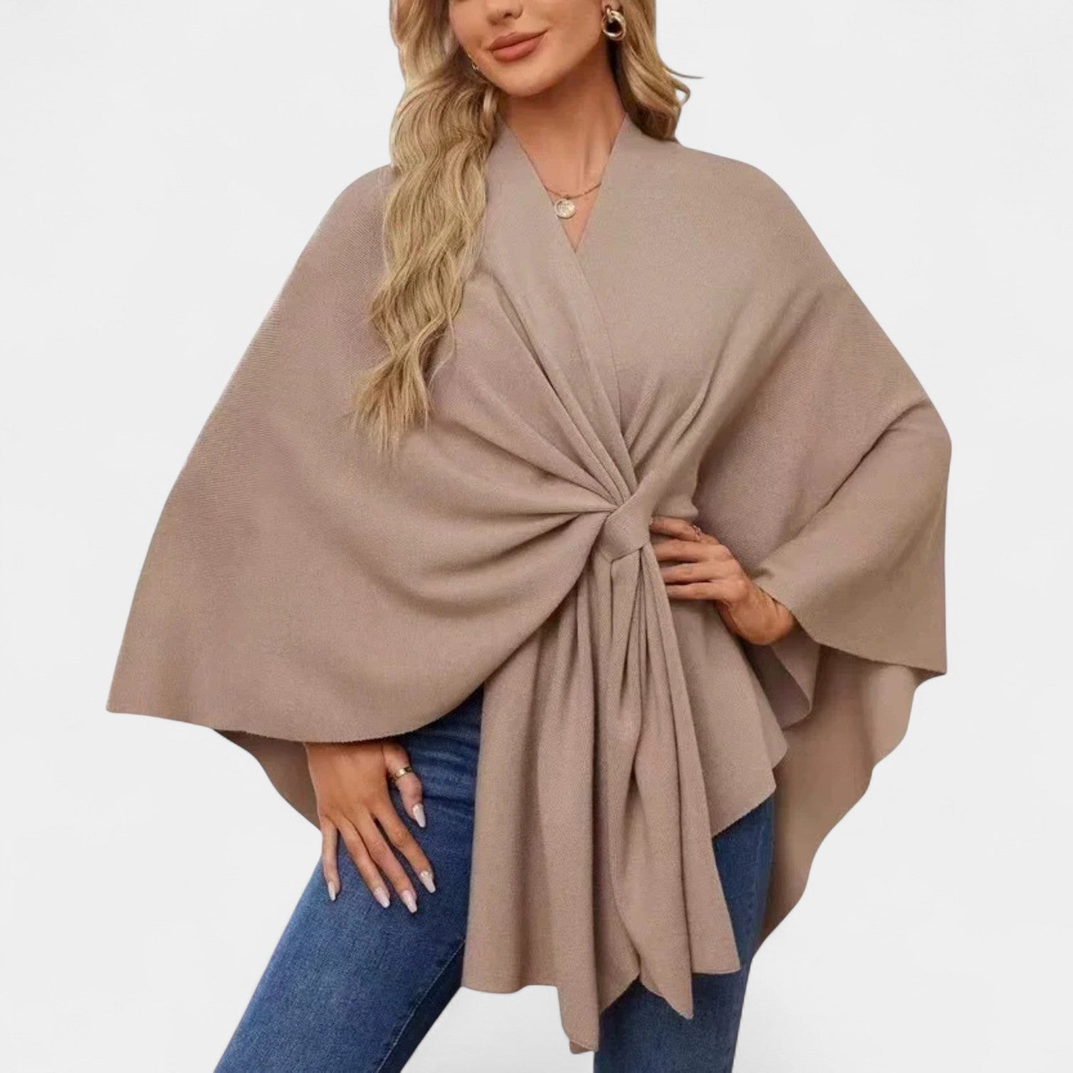 Daniela – Elegants plūstošs pončo ar mezglu