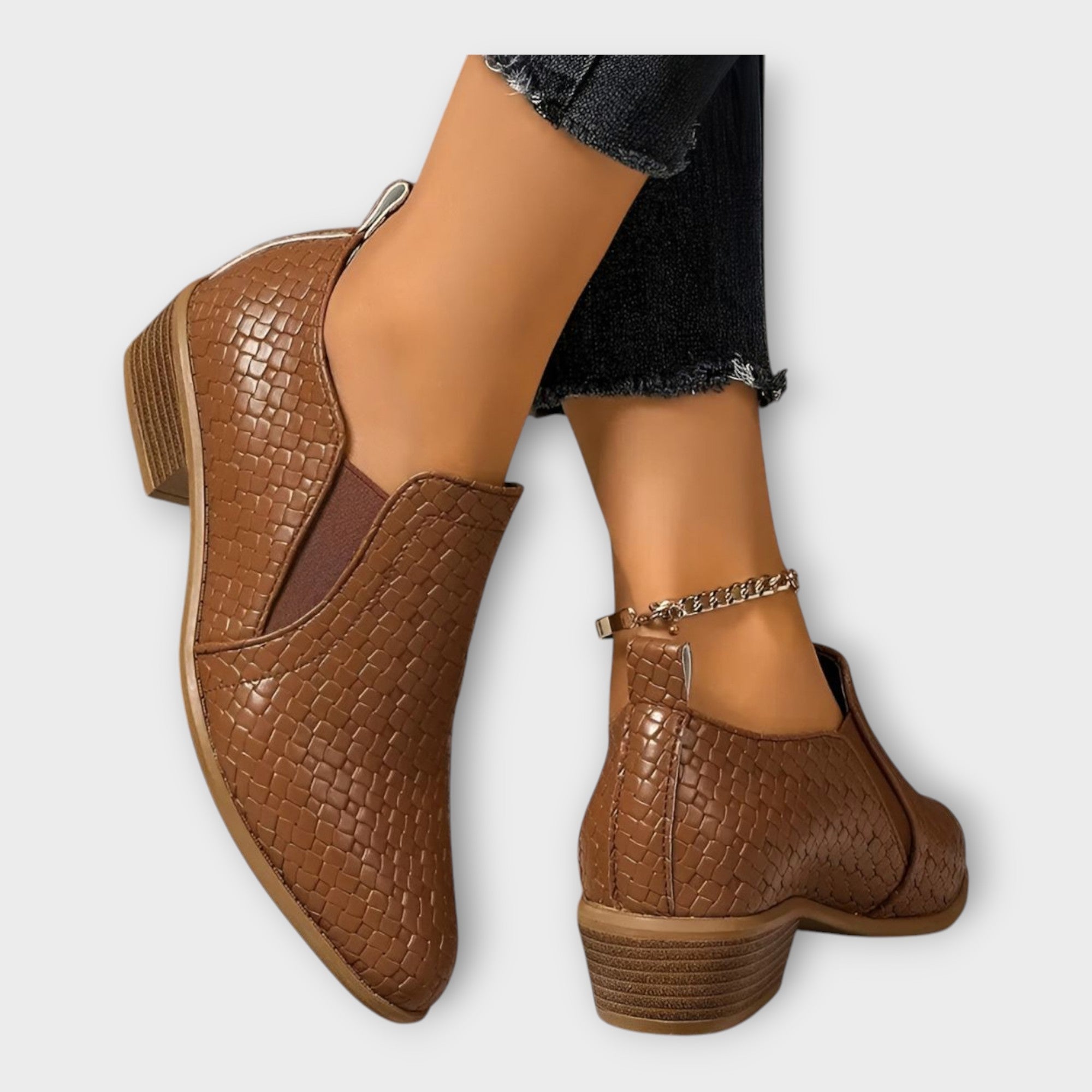 Veronika – Eleganti Slip-On Apavi ar Zemu Papēdi
