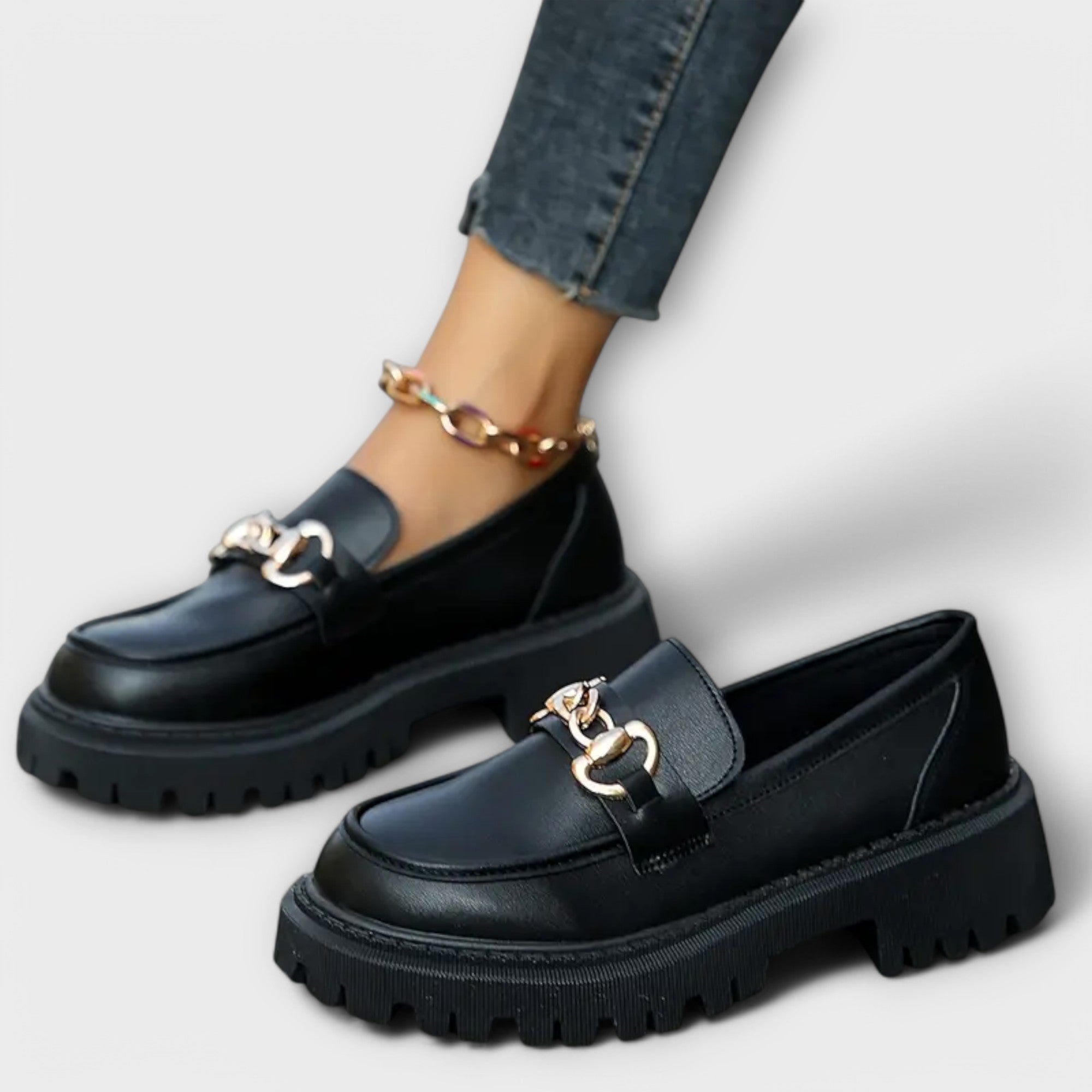 Trendy sieviešu platformas loafers ar sprādzi